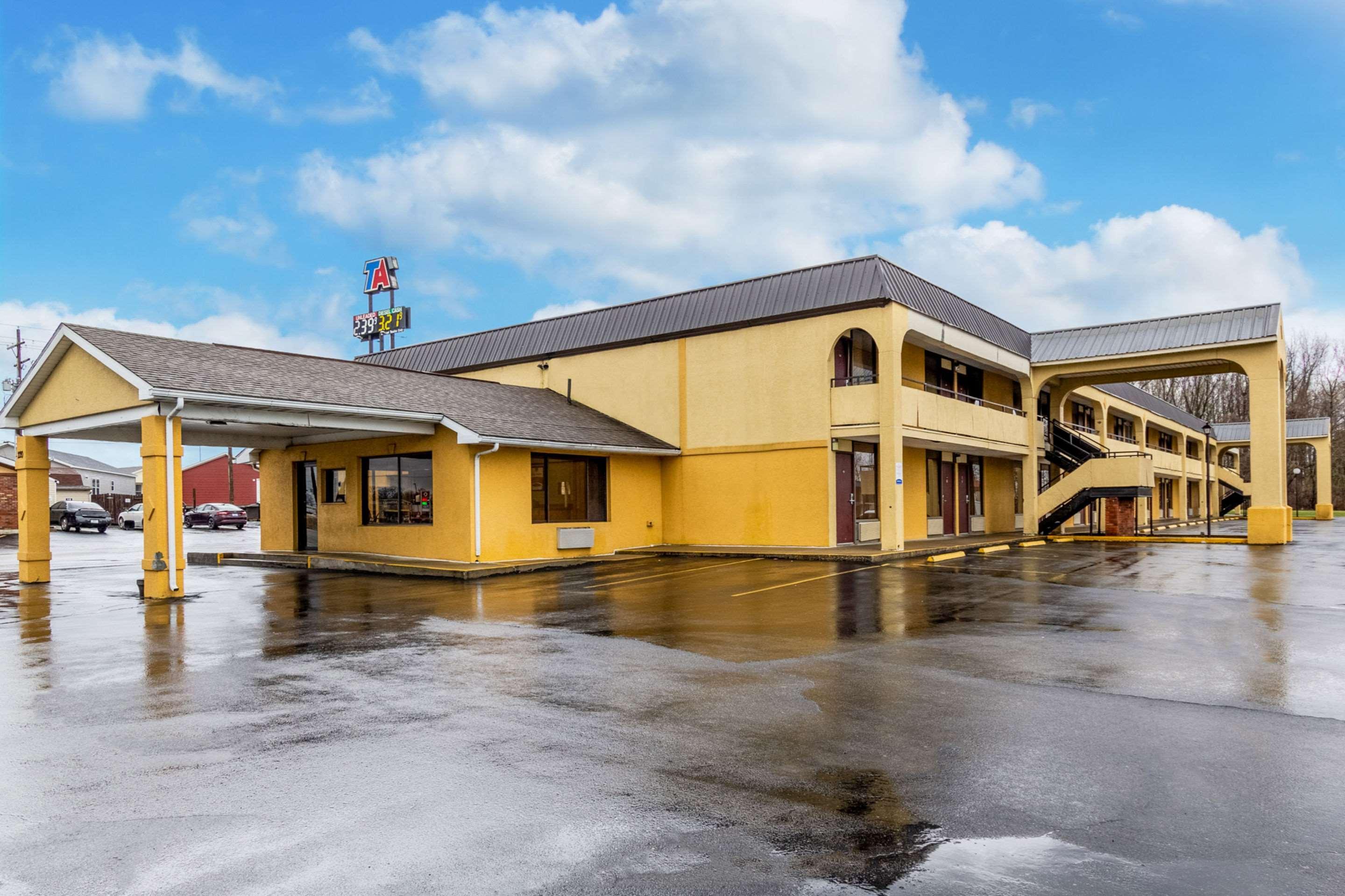 Econo Lodge Seymour Exterior photo